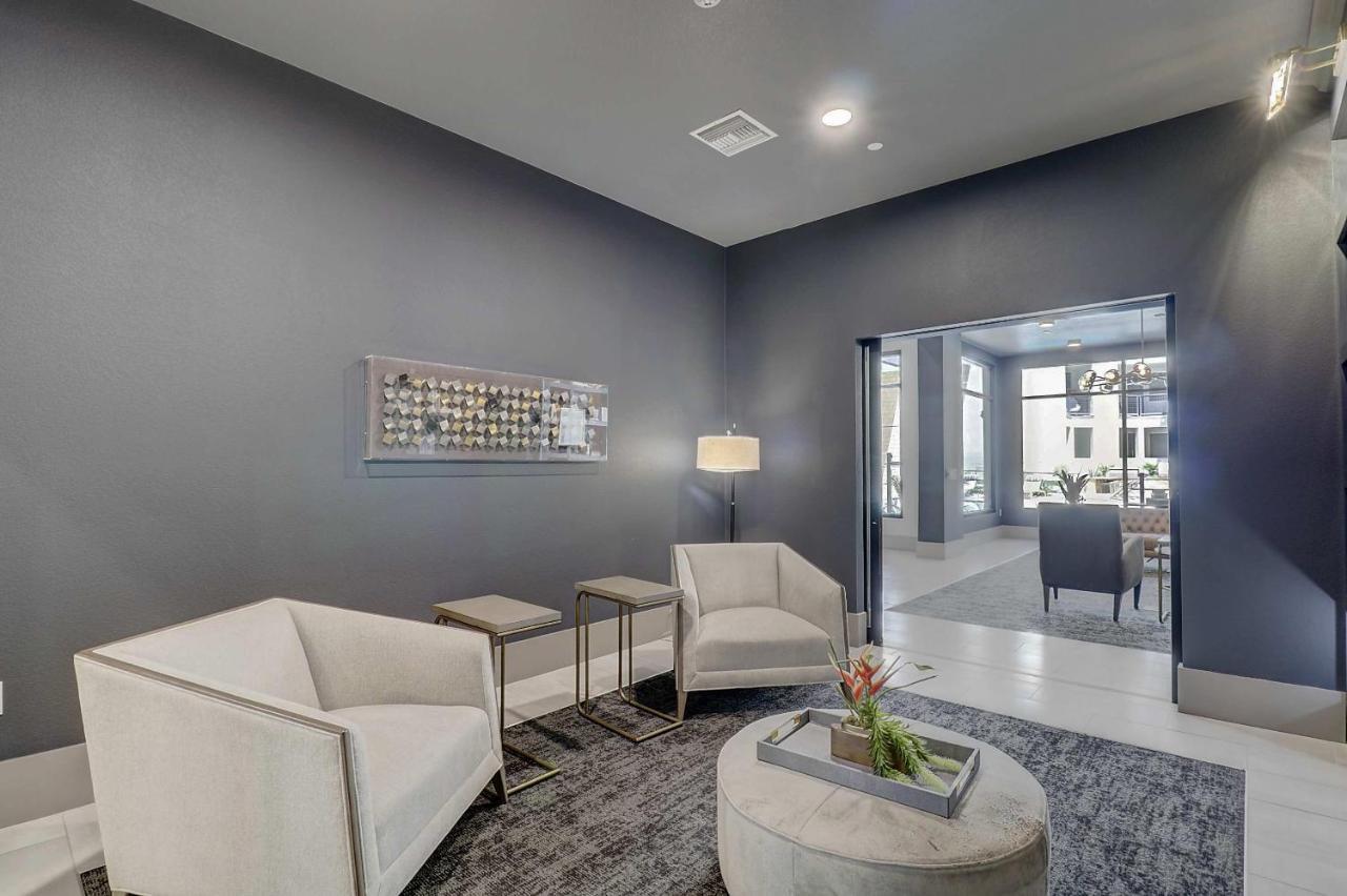 Apartamento Courtyard View-walk Score 81-shopping District-king Bed-parking G3043 *