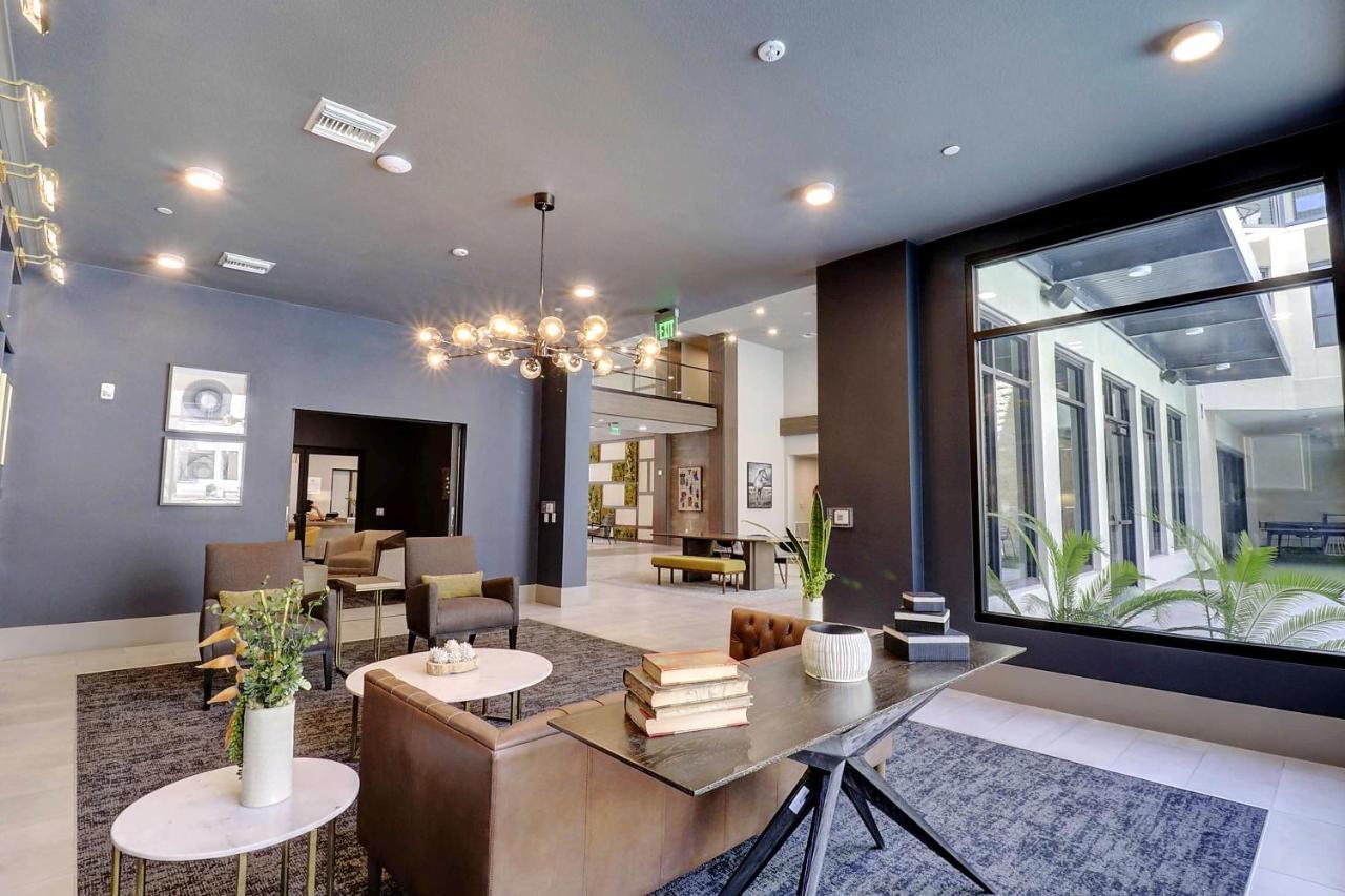 Courtyard View-walk Score 81-shopping District-king Bed-parking G3043 Apartamento *