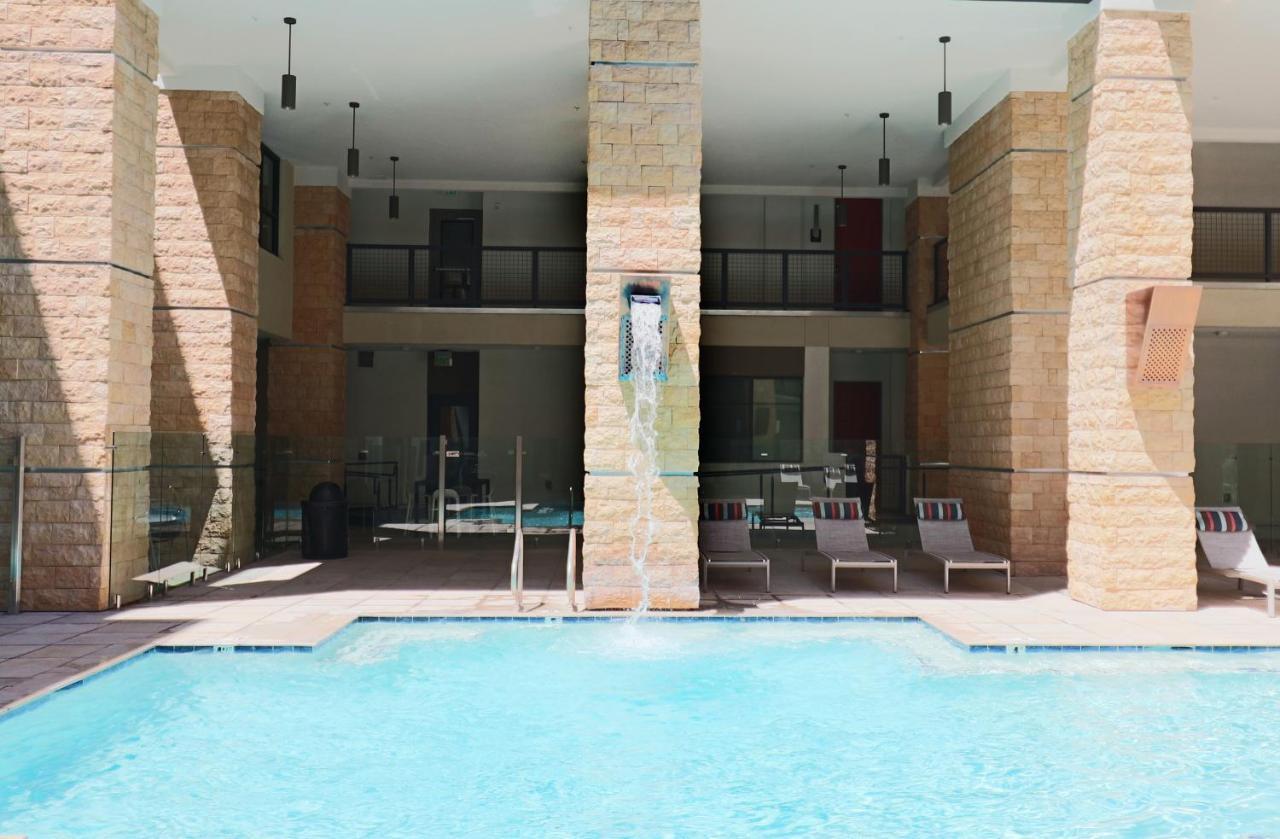 Courtyard View-walk Score 81-shopping District-king Bed-parking G3043 Scottsdale