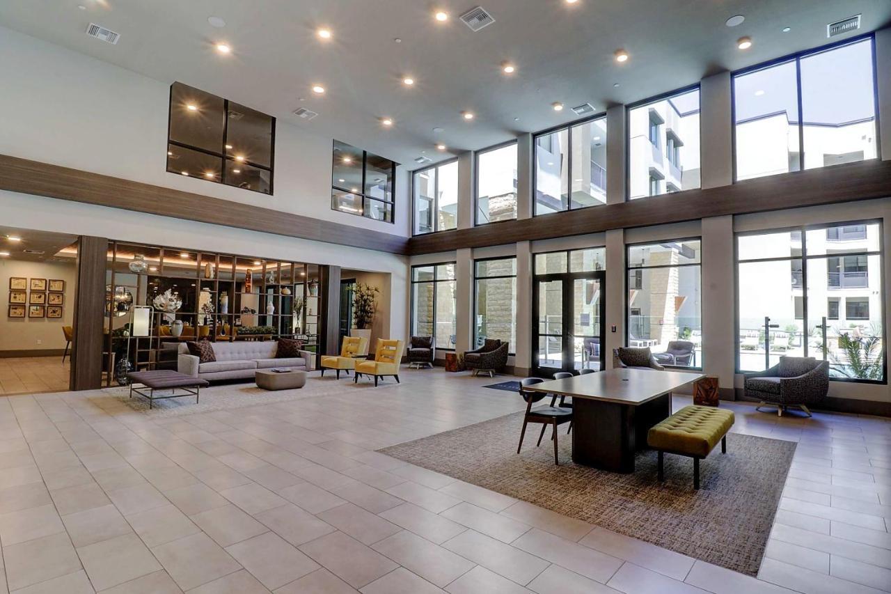 Courtyard View-walk Score 81-shopping District-king Bed-parking G3043 Apartamento Scottsdale